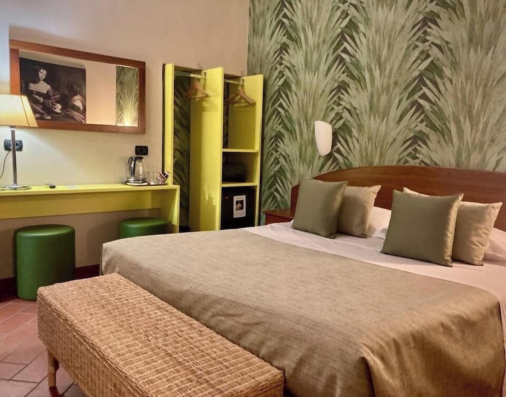 Hotel Caravaggio — Hotel rooms in Florence, Tuscany