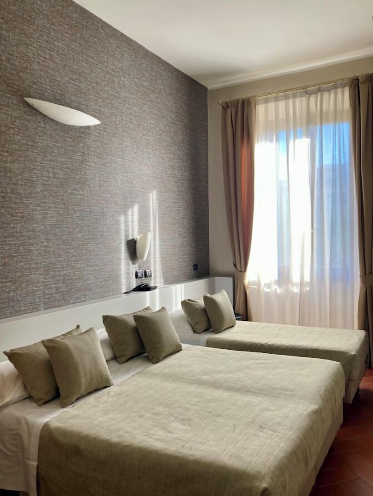 Hotel Caravaggio — Hotel rooms in Florence, Tuscany