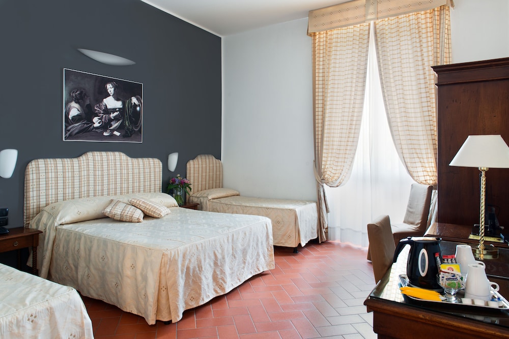 Hotel Caravaggio — Hotel rooms in Florence, Tuscany