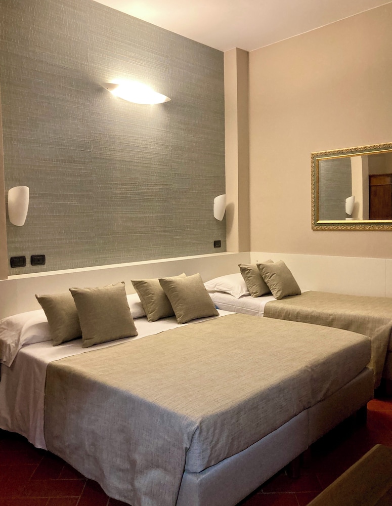 Hotel Caravaggio — Hotel rooms in Florence, Tuscany
