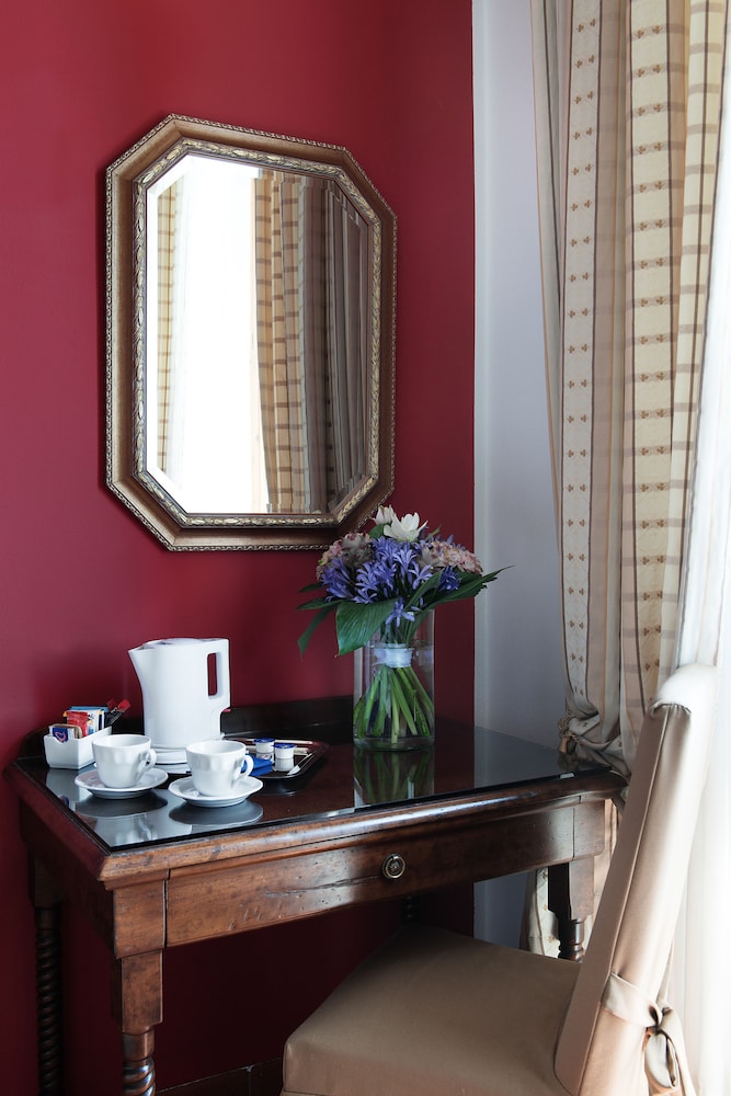 Hotel Caravaggio — Hotel rooms in Florence, Tuscany