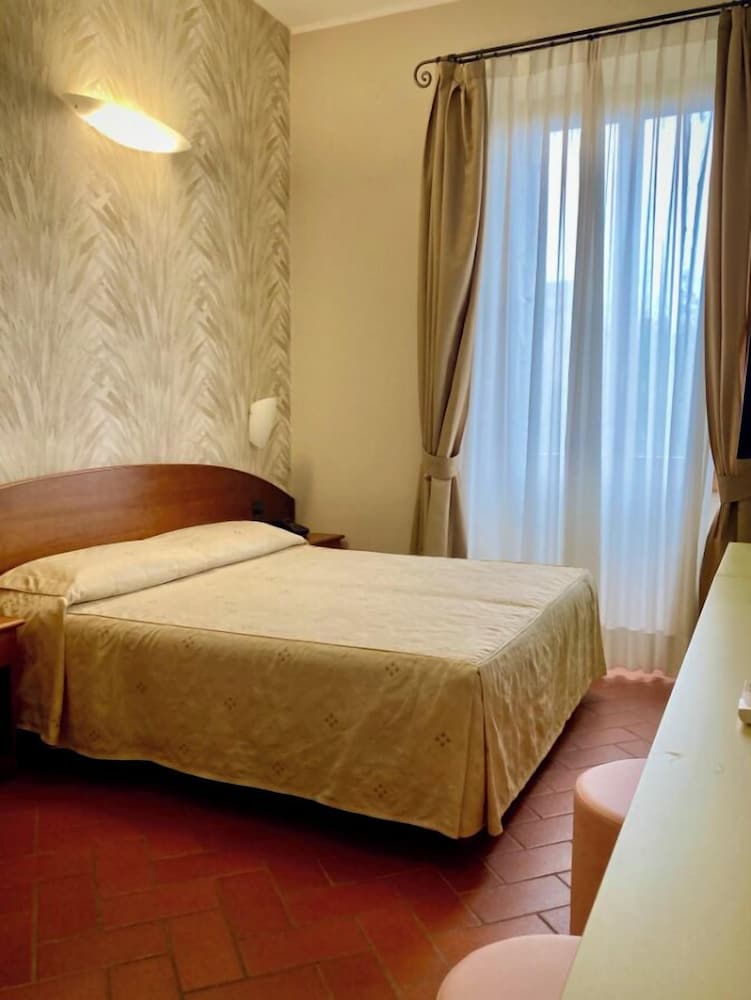 Hotel Caravaggio — Hotel rooms in Florence, Tuscany