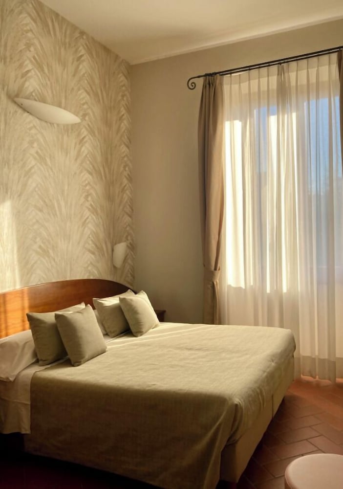 Hotel Caravaggio — Hotel rooms in Florence, Tuscany