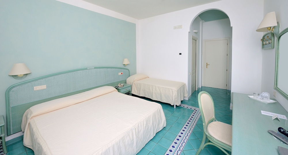 Hotel Club Due Torri — Hotel rooms in Maiori, Campania