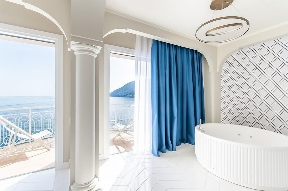Hotel Club Due Torri — Hotel rooms in Maiori, Campania
