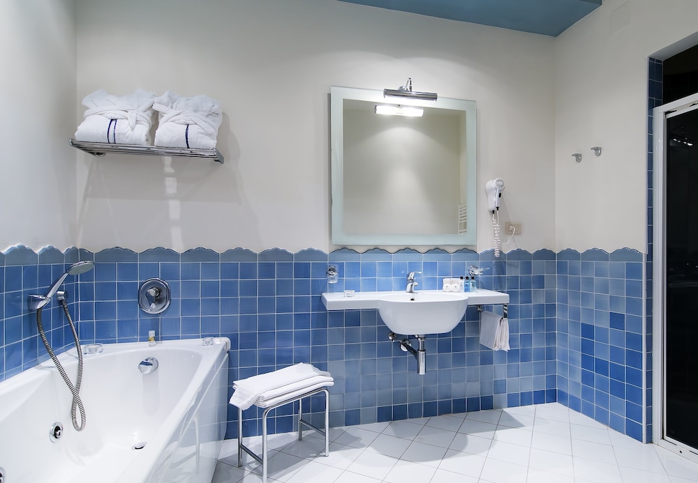 Hotel Club Due Torri — Hotel rooms in Maiori, Campania
