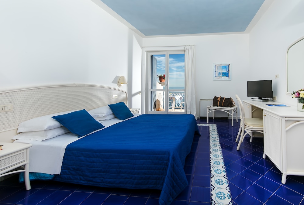 Hotel Club Due Torri — Hotel rooms in Maiori, Campania