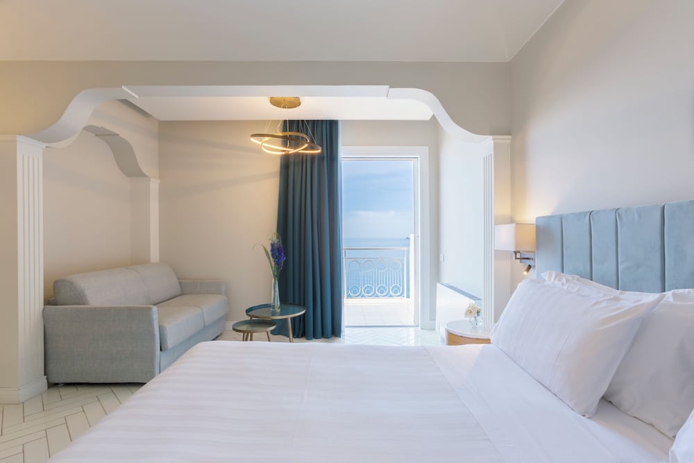 Hotel Club Due Torri — Hotel rooms in Maiori, Campania