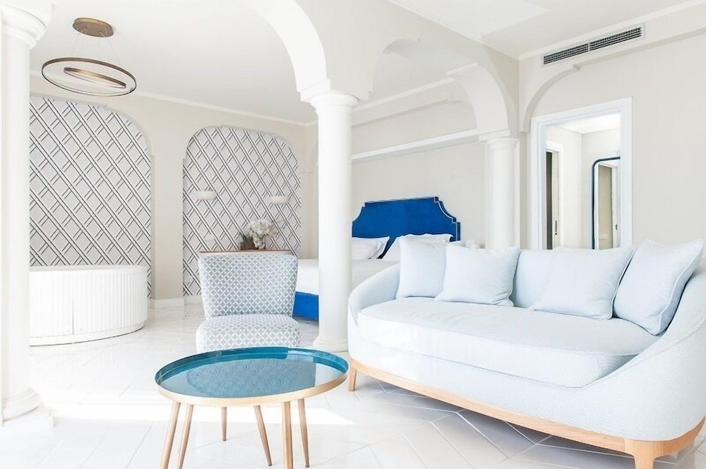 Hotel Club Due Torri — Hotel rooms in Maiori, Campania