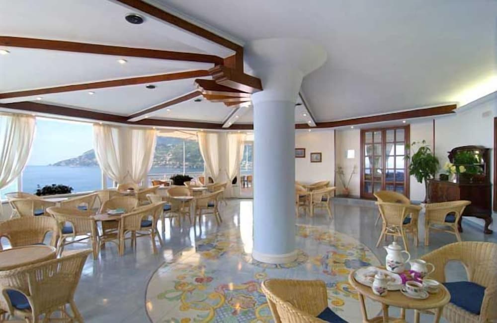 Hotel Club Due Torri — Restaurant & bars in Maiori, Campania