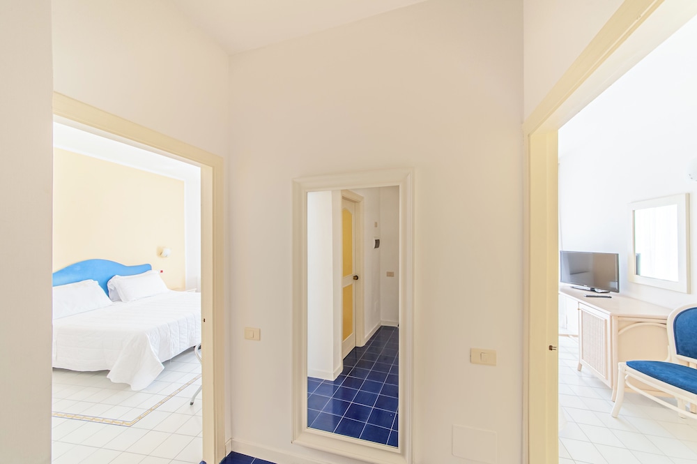 Hotel Club Due Torri — Hotel rooms in Maiori, Campania