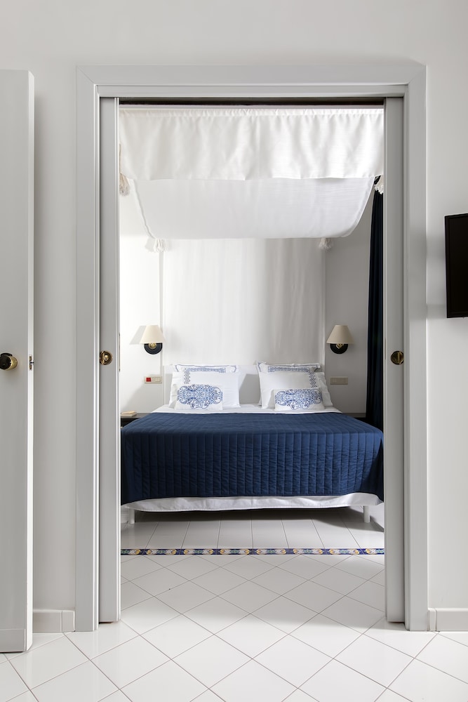 Hotel Club Due Torri — Hotel rooms in Maiori, Campania
