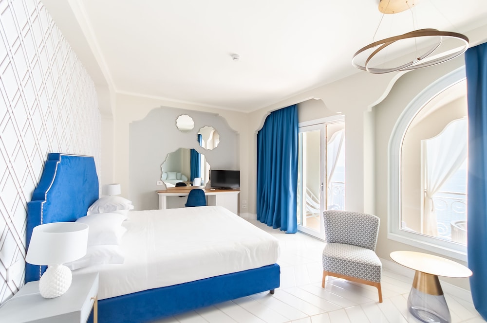 Hotel Club Due Torri — Hotel rooms in Maiori, Campania