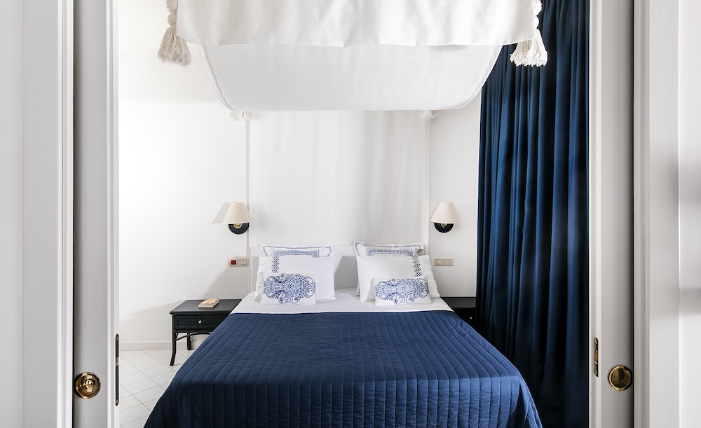 Hotel Club Due Torri — Hotel rooms in Maiori, Campania