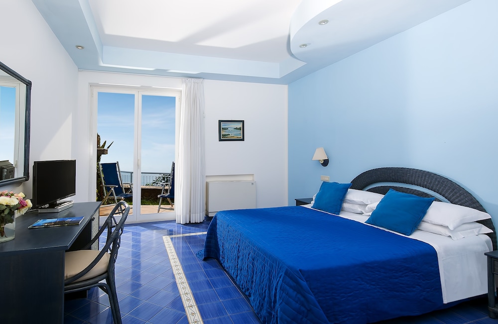 Hotel Club Due Torri — Hotel rooms in Maiori, Campania
