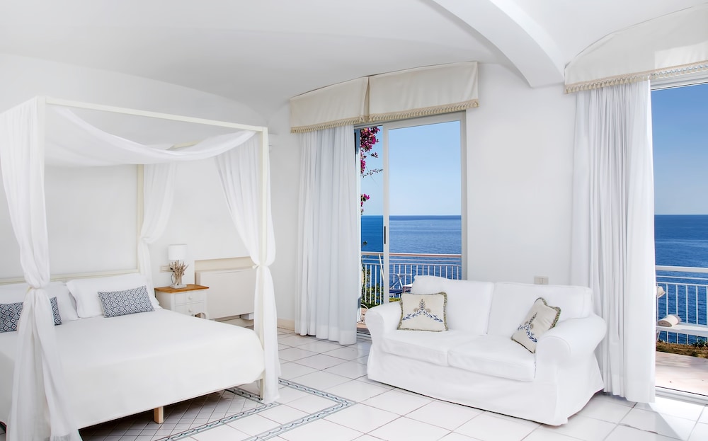 Hotel Club Due Torri — Hotel rooms in Maiori, Campania