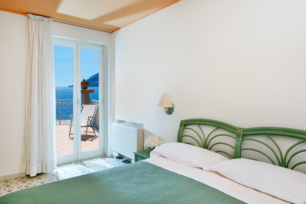 Hotel Club Due Torri — Hotel rooms in Maiori, Campania