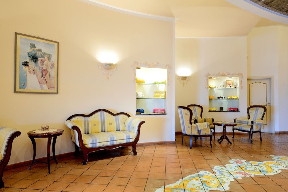 Hotel Club Due Torri — Hotel building in Maiori, Campania