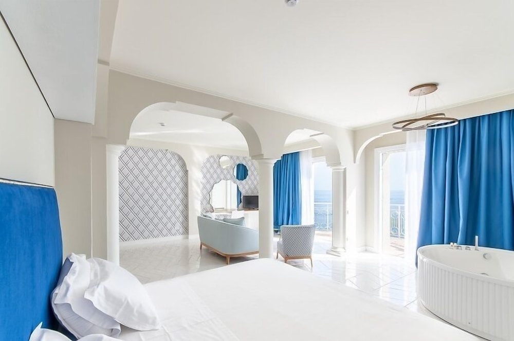 Hotel Club Due Torri — Hotel rooms in Maiori, Campania