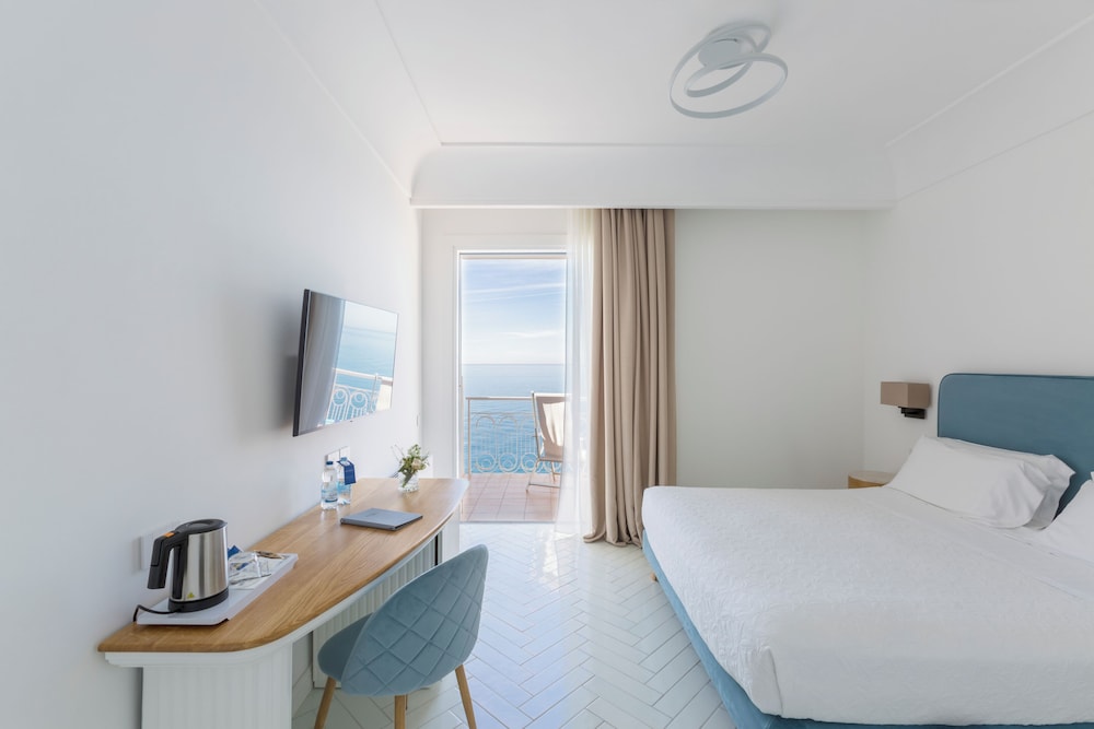 Hotel Club Due Torri — Hotel rooms in Maiori, Campania