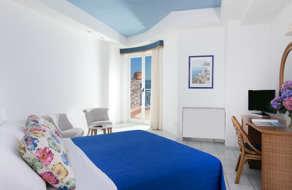 Hotel Club Due Torri — Hotel rooms in Maiori, Campania