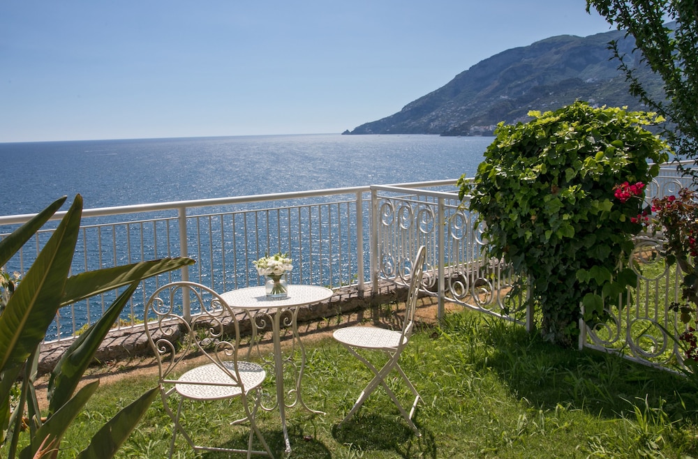 Hotel Club Due Torri — Hotel rooms in Maiori, Campania