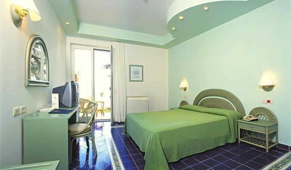 Hotel Club Due Torri — Hotel rooms in Maiori, Campania