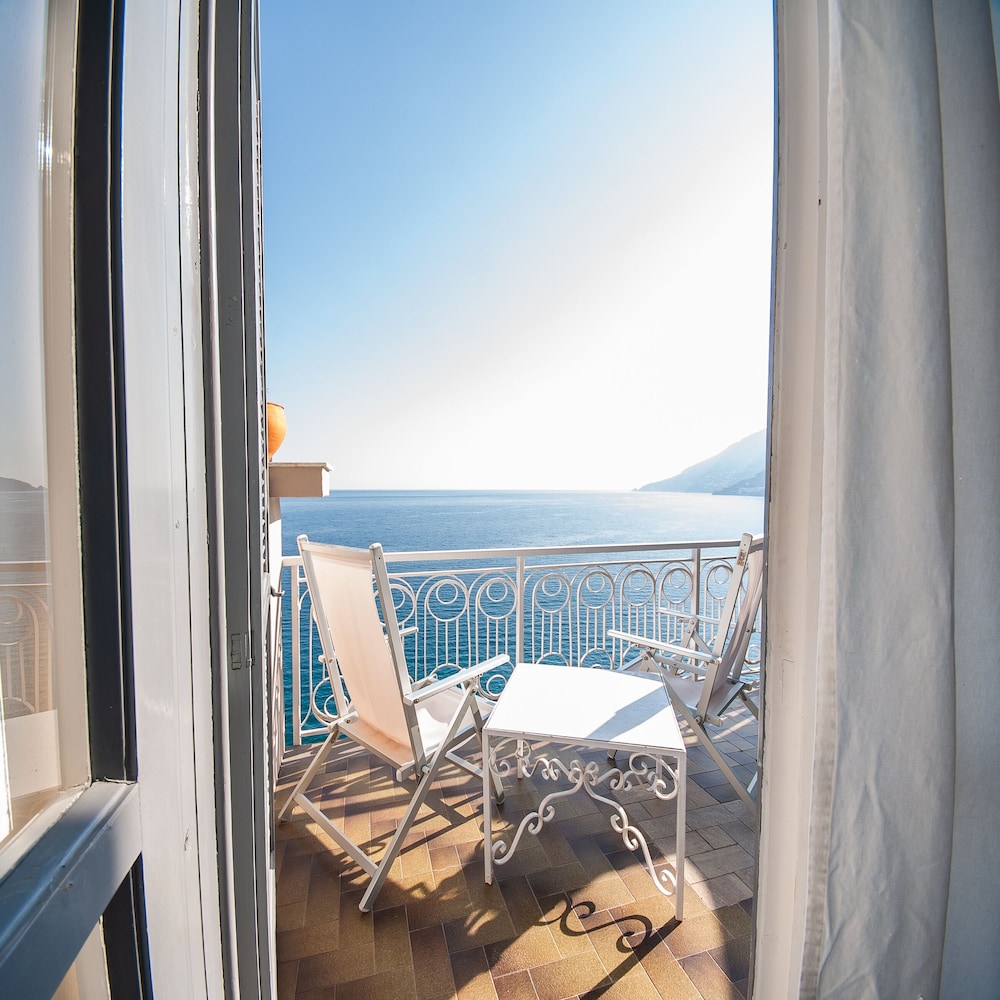Hotel Club Due Torri — Hotel rooms in Maiori, Campania