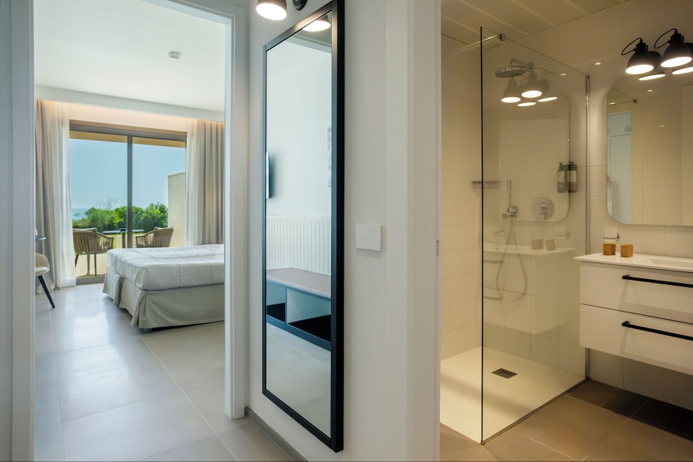 Mangia's Torre del Barone Resort and SPA — Hotel rooms in Sciacca, Sicily