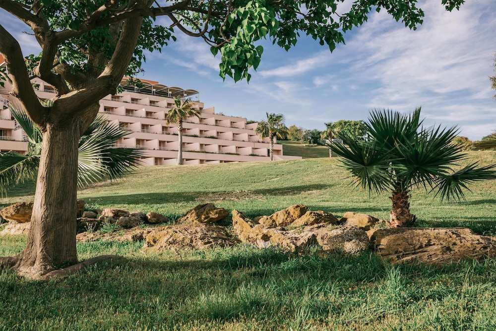 Mangia's Torre del Barone Resort and SPA — Hotel building in Sciacca, Sicily