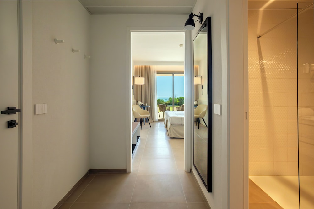 Mangia's Torre del Barone Resort and SPA — Hotel rooms in Sciacca, Sicily