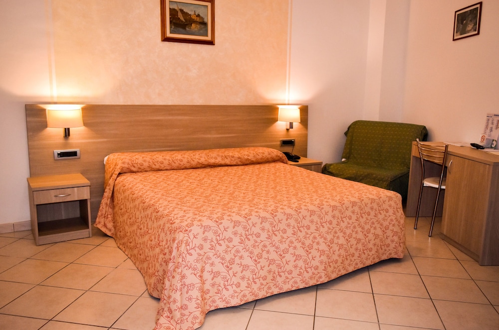 Hotel Condor — Hotel rooms in Taormina, Sicily