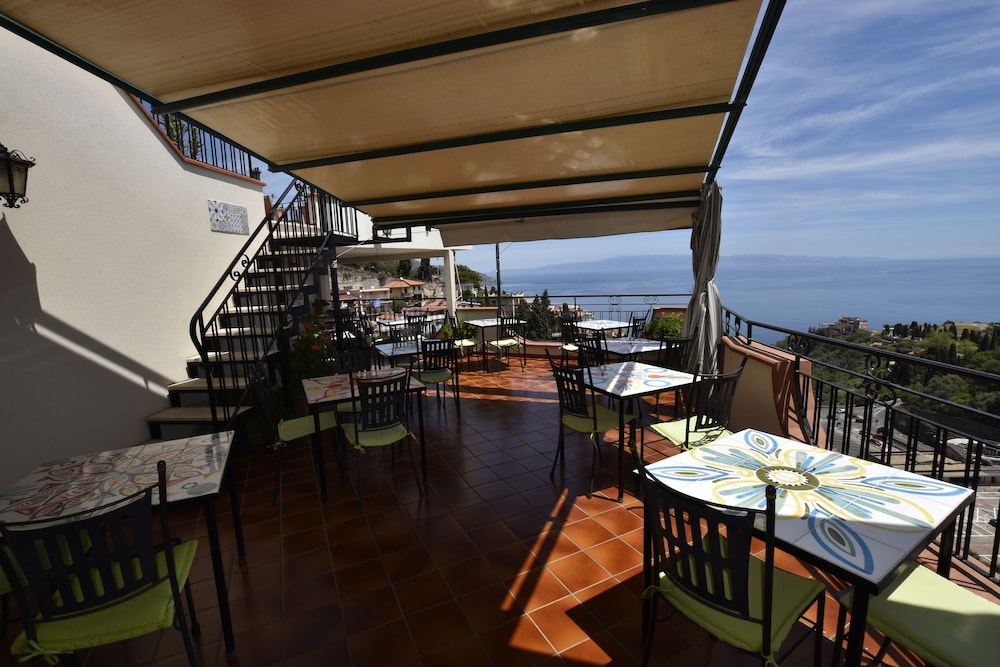 Hotel Condor — Restaurant & bars in Taormina, Sicily