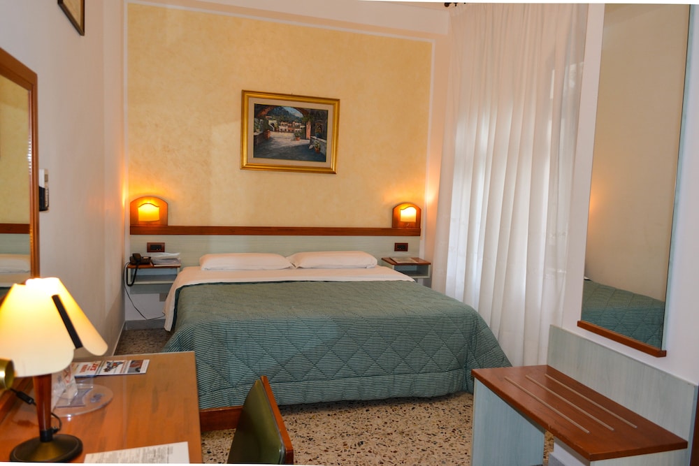 Hotel Condor — Hotel rooms in Taormina, Sicily