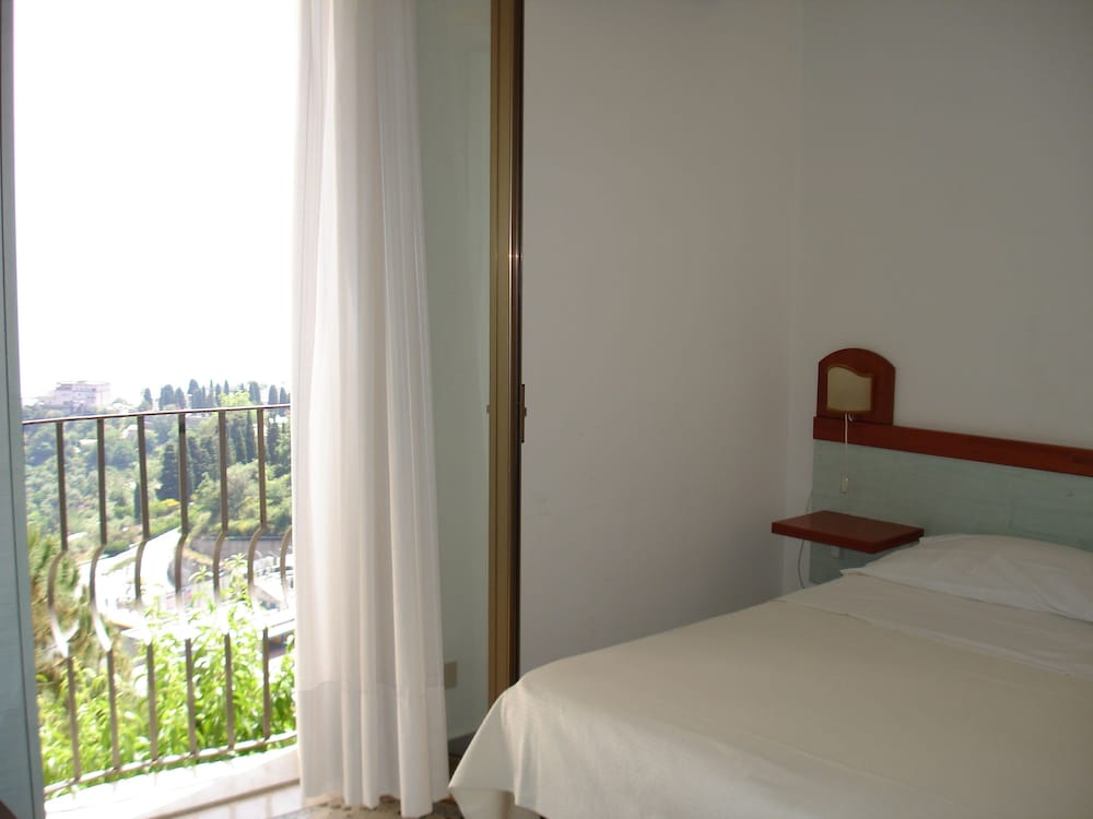 Hotel Condor — Hotel rooms in Taormina, Sicily