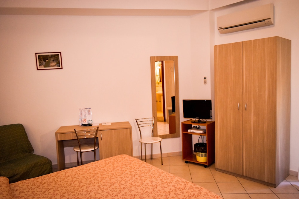 Hotel Condor — Hotel rooms in Taormina, Sicily