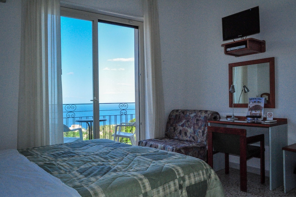 Hotel Condor — Hotel rooms in Taormina, Sicily