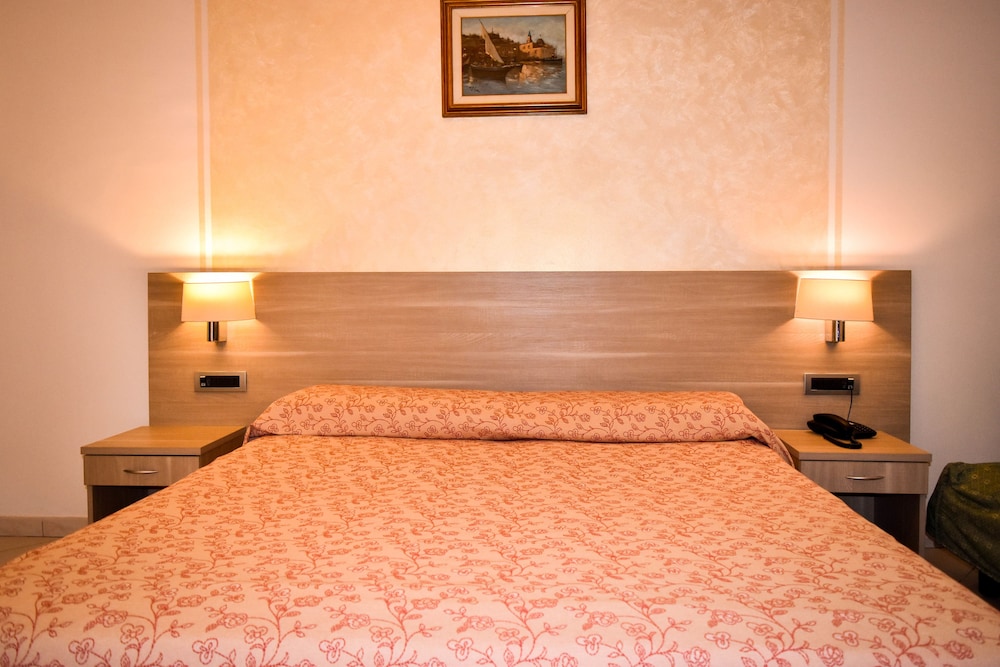 Hotel Condor — Hotel rooms in Taormina, Sicily