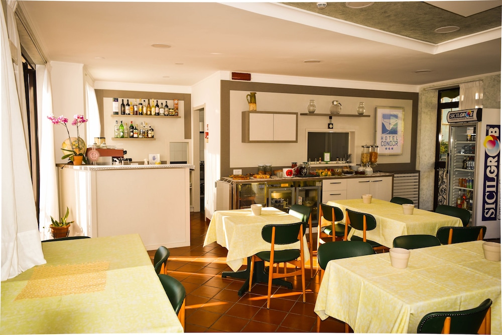 Hotel Condor — Restaurant & bars in Taormina, Sicily