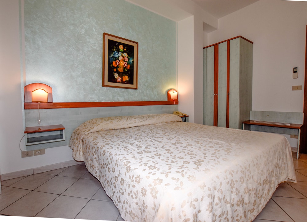Hotel Condor — Hotel rooms in Taormina, Sicily