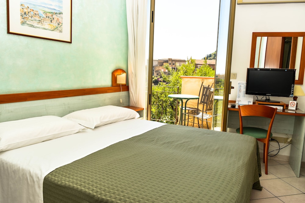 Hotel Condor — Hotel rooms in Taormina, Sicily