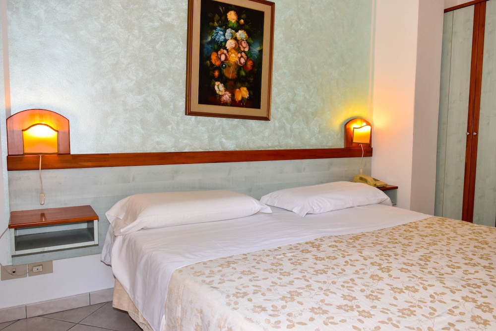 Hotel Condor — Hotel rooms in Taormina, Sicily