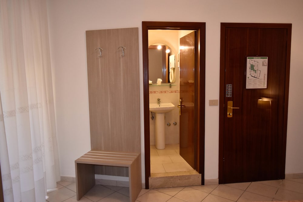 Hotel Condor — Hotel rooms in Taormina, Sicily