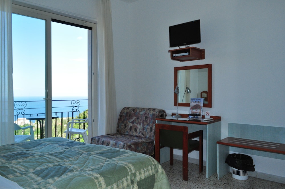Hotel Condor — Hotel rooms in Taormina, Sicily