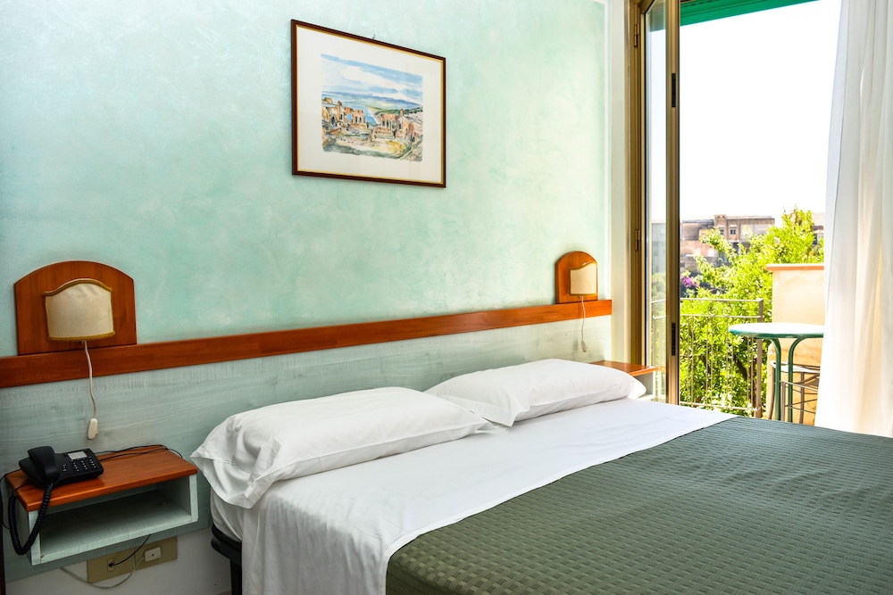 Hotel Condor — Hotel rooms in Taormina, Sicily