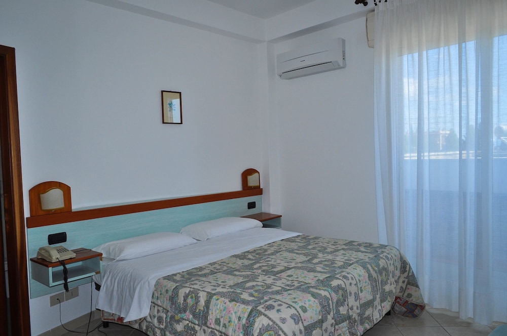 Hotel Condor — Hotel rooms in Taormina, Sicily