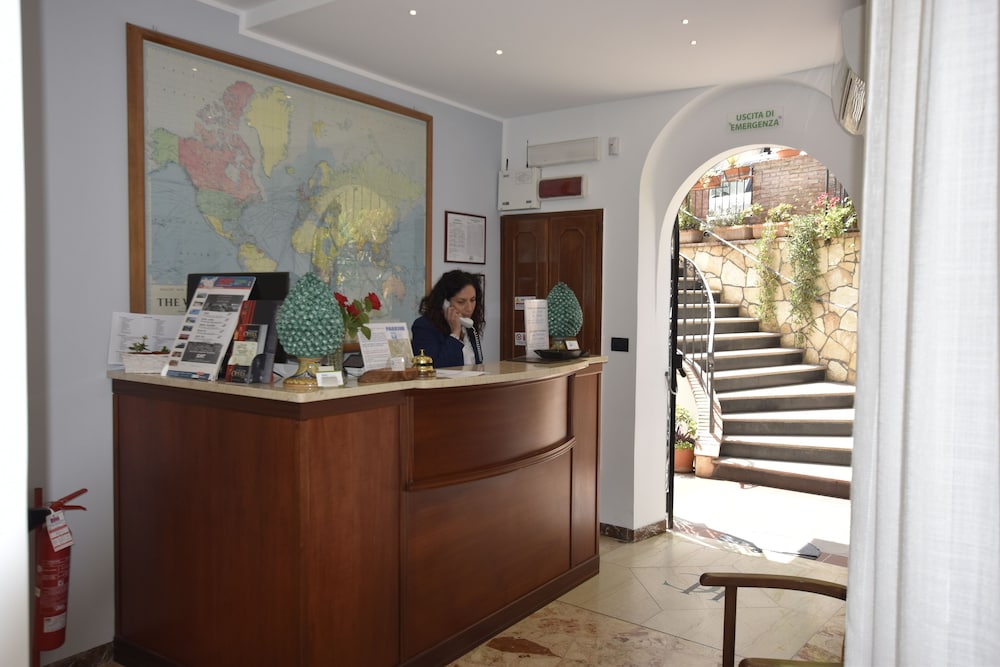 Hotel Condor — Hotel building in Taormina, Sicily