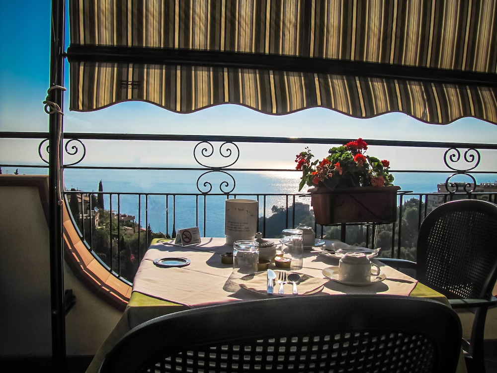 Hotel Condor — Restaurant & bars in Taormina, Sicily