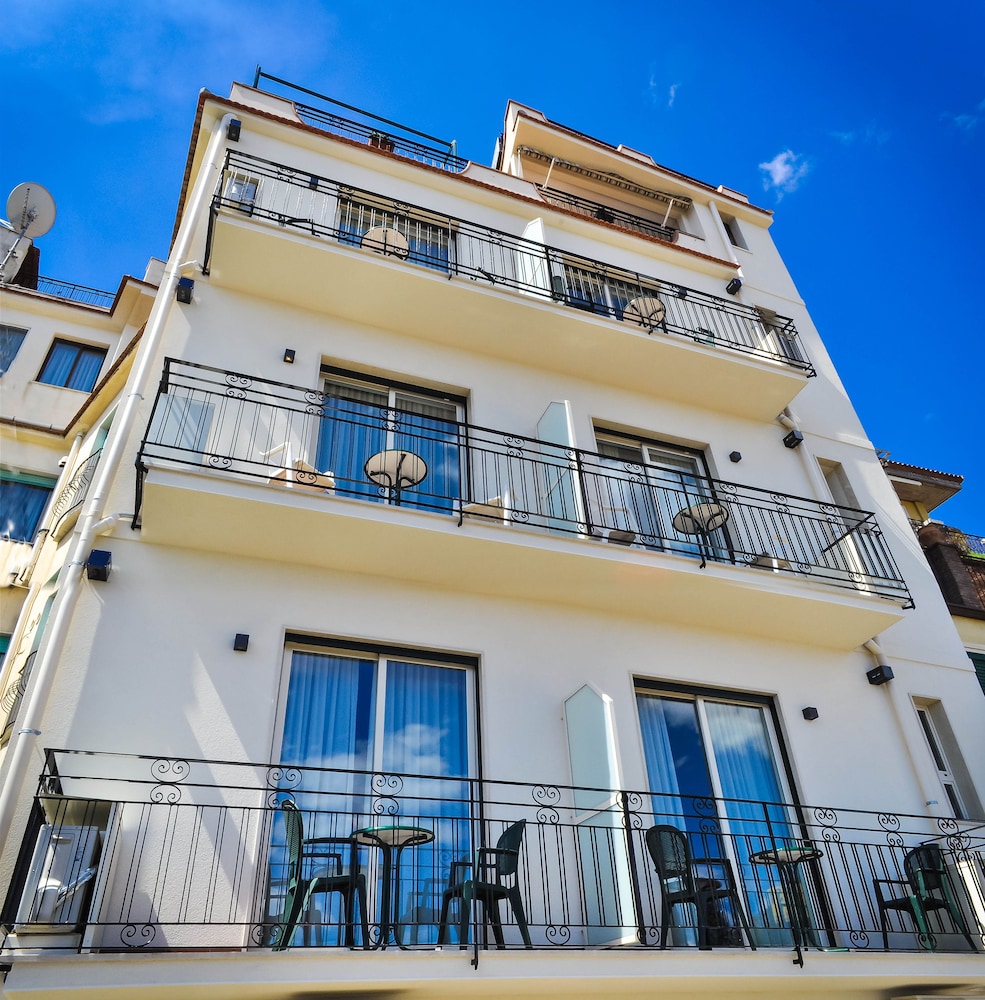 Hotel Condor — Hotel building in Taormina, Sicily