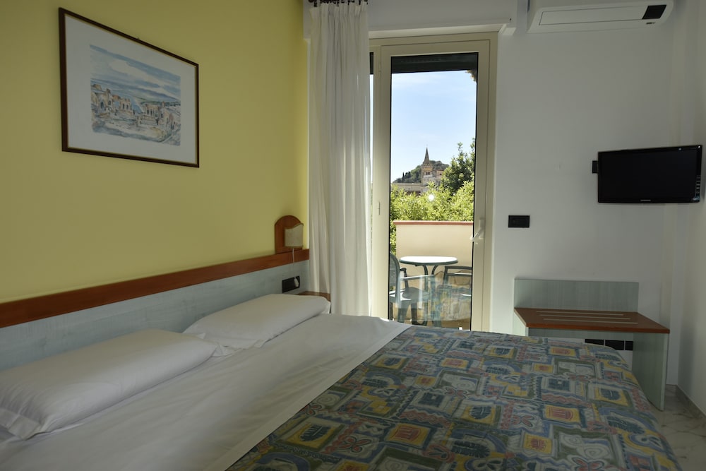 Hotel Condor — Hotel rooms in Taormina, Sicily